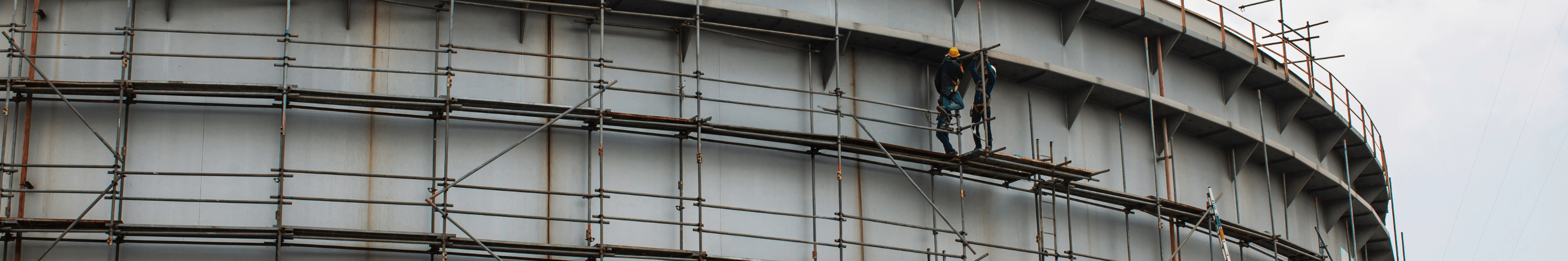 Why Refineries Spend $250K–$500K on Scaffolding